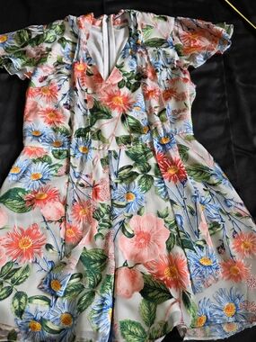 Alice + Olivia White Floral V-Neck Romper with Velvet Texture Preppy